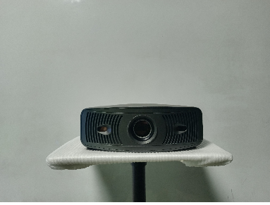 Máy chiếu 4K tự động lấy nét hoàn toàn khép kín, chuẩn rạp chiếu phim. Gia đình, ngoài trời, ký túc xá, phòng chiếu phim riêng sang trọng là lựa chọn hàng đầu.